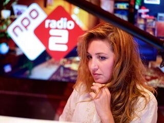 Malou zoekt uit waarom mensen nare reacties plaatsen of versturen