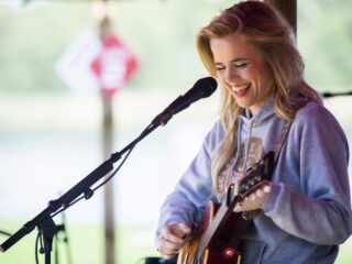 Ilse DeLange over vroegtijdige debuut Mia & Dion: 'Heel zielig'