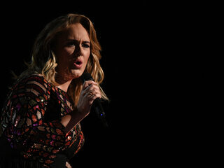 Interview Paul de Leeuw met Adele scoort ruim 1 miljoen kijkers