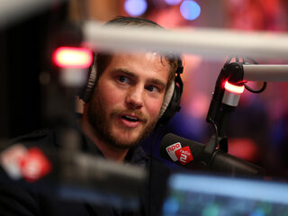 Tim Akkerman covert Radar Love bij Giel