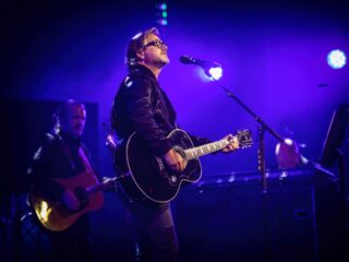 Guus Meeuwis kondigt dubbelalbum én theatertour aan