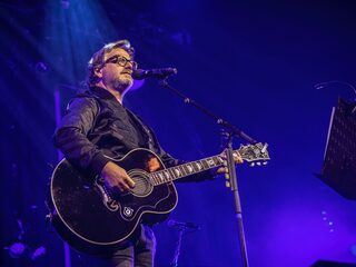 Guus Meeuwis viert Groots Met Een Zachte G met nieuwe single