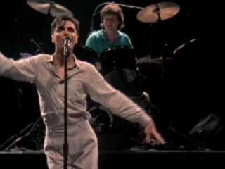 Talking Heads’ Life During Wartime schetst een duister toekomstbeeld