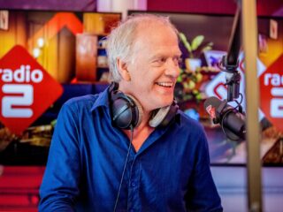 Stefan Stasse verrast luisteraar met fanfare voor laatste dienst op de bus