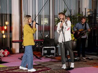 Tranentrekker op het nieuwe album Suzan en Freek is een muzikaal monumentje