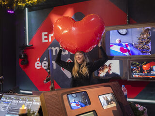 NPO Radio 2 Top 2000 uur per dag uitgebeeld door muziektolk