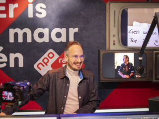 Waterpoloteam danst halfnaakt op Private Dancer van Tina Turner