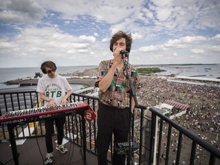 Blanks geeft spectaculair optreden op de vuurtoren van Concert at SEA