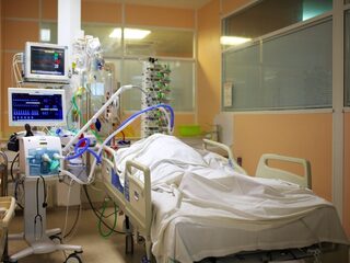 Hoofd IC van Amsterdam UMC: 'Je moet niet-gevaccineerden de hand reiken'