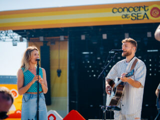 Suzan & Freek spelen livesessie op grote hoogte tijdens Concert at SEA