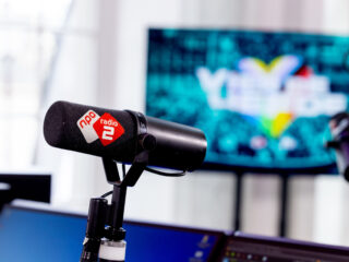 Luister zaterdag naar Pride Night op NPO Radio 2 met pride-mix van Dr Packer