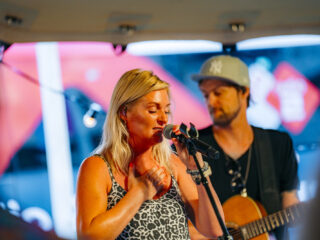 Miss Montreal raakt luisteraars met intiem optreden tijdens De grote Radiocollecte voor KWF