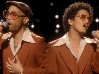 Luister nu naar het debuutalbum van Silk Sonic