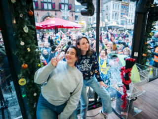 Julia Heetman te gast in Het Glazen Huis: “Ik wil graag radio-dj worden”