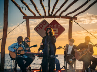 MEAU speelt Nergens Liever op het strand van Concert at SEA