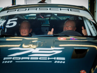 Willem-Jan maakt een hotlap op TT Circuit Assen in een 'waanzinnig racemonster'