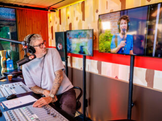 Erwins wens komt uit: hij krijgt live op radio een tattoo gezet