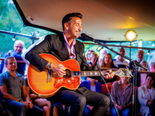 Danny Vera kondigt nieuwe theatertour aan voor 2025