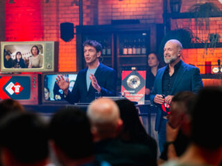 Zoom mee vanuit je woonkamer: De Nationale Popquiz