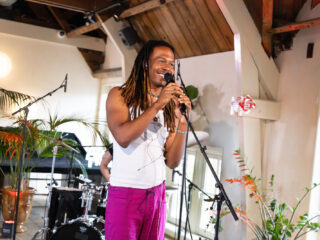 Jeangu Macrooy over Pride: 'Het is de enige dag in het jaar dat je je niet als minderheid voelt'