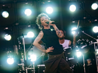 Krezip doet 'Sweet Goodbyes' op het strand van Concert at SEA