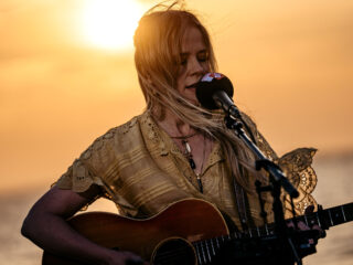 Ilse DeLange doet Something Good bij magische zonsondergang op Concert at SEA