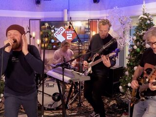 DI-RECT haalt alles uit de kast voor The Killers cover tijdens Top 2000 Stemweek