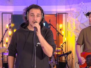 Nielson zingt zijn eigen Top 2000 classic IJskoud live