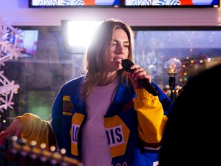 Maan wil gewoon een beetje leven en optreden bij Jan-Willem Start Op