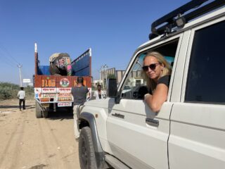 Jeroen van Inkel verrast Floortje Dessing met de Media Oeuvre Award