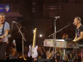 Coldplay roept Bruce Springsteen op podium voor twee nummers