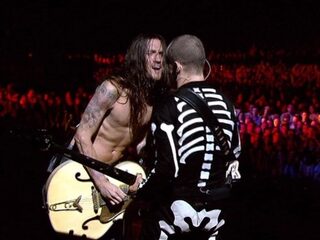 John Frusciante en Flea spelen verbluffend intro Californication bij Slane Castle