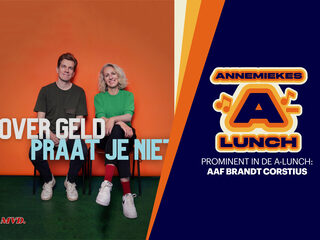 Podcastmakers Aaf en Vincent praten over geld in Over Geld Praat je Niet