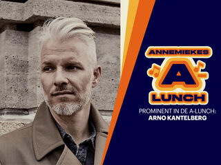 Modejournalist en stijlpastoor Arno Kantelberg geeft stijladvies in nieuw boek