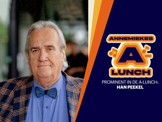 Nederlandse tv-chroniqueur Han Peekel blikt terug op 70 jaar televisie