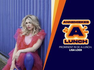 Cabaretière én winnaar van De Slimste Mens Lisa Loeb eindelijk weer op het podium