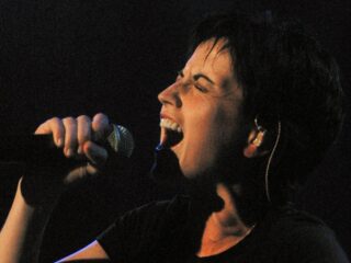 Hoe een aanslag The Cranberries de hit Zombie opleverde