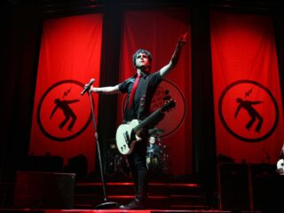 Zanger Green Day eert vader in Wake Me Up When September Ends