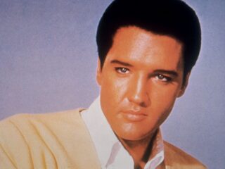 Elvis Presley verovert harten in 1961 met Can't Help Falling In Love