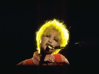 Cyndi Lauper tovert Girls Just Want To Have Fun om tot feministisch hit