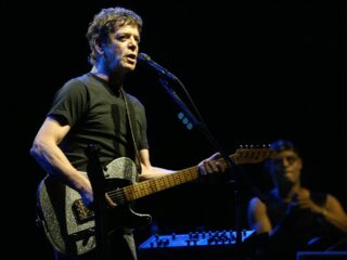 Kijktip! NPO 2 extra zendt concertfilm Lou Reed uit