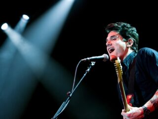 Wat gaat John Mayer vandaag bekendmaken?