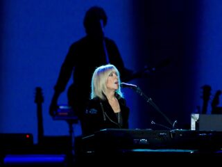 Christine McVie in conflict met zichzelf op Fleetwood Macs Little Lies