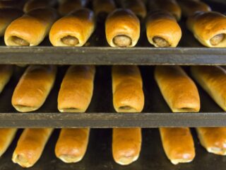 Perfect voor de Ramadan: Kadir maakt halal worstenbroodjes