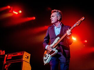 Throwback: Henny Vrienten speelt Gitaar live bij Giel