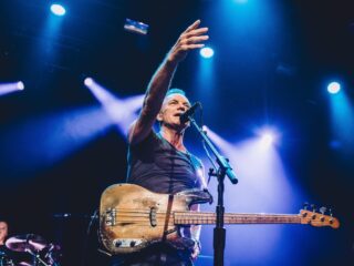 Sting creëert met Fragile een bron van troost in tijd van tegenspoed
