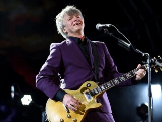 Crowded House transformeert melancholie in hoop met Don’t Dream It’s Over