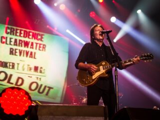 John Fogerty brengt ode aan Tina Turner met Proud Mary