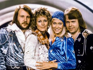 Luister naar twee nieuwe singles van ABBA