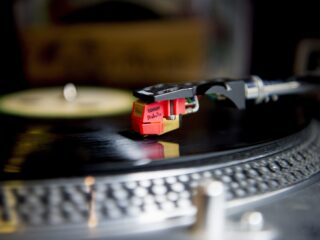 Herken jij deze omgekeerde tracks uit de Top 2000?